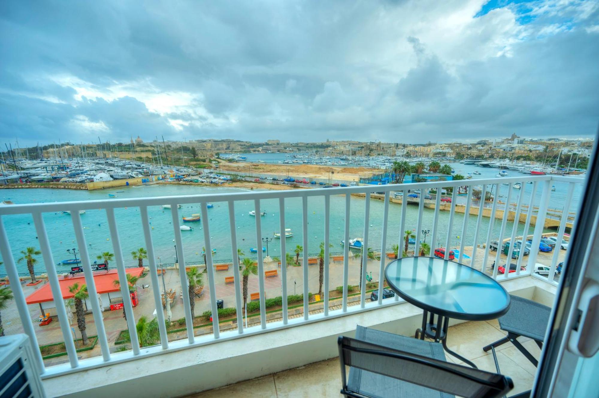 Luxury & Stylish 2bedroom Seafront, Balcony Gogzr-4 * Gżira